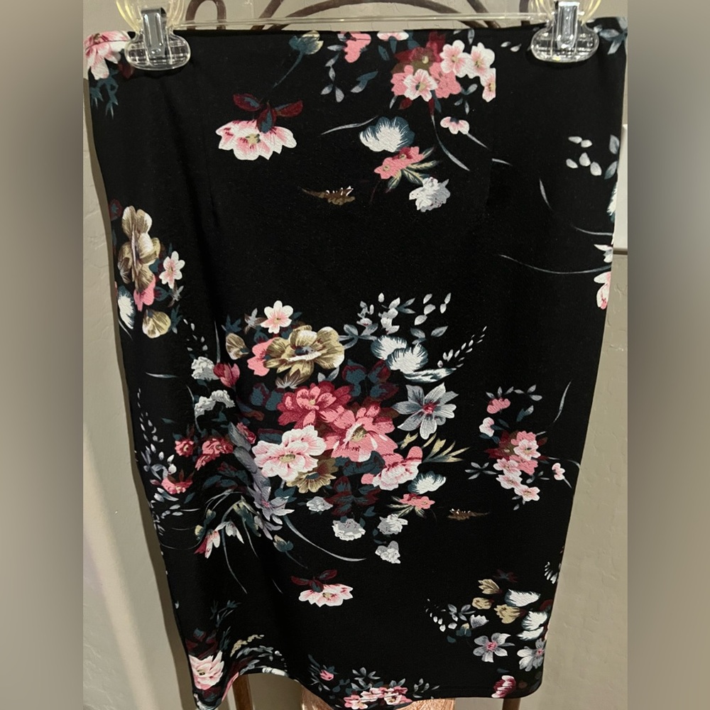 Vfshow/Vfemage size Medium Floral Skirt ❤️